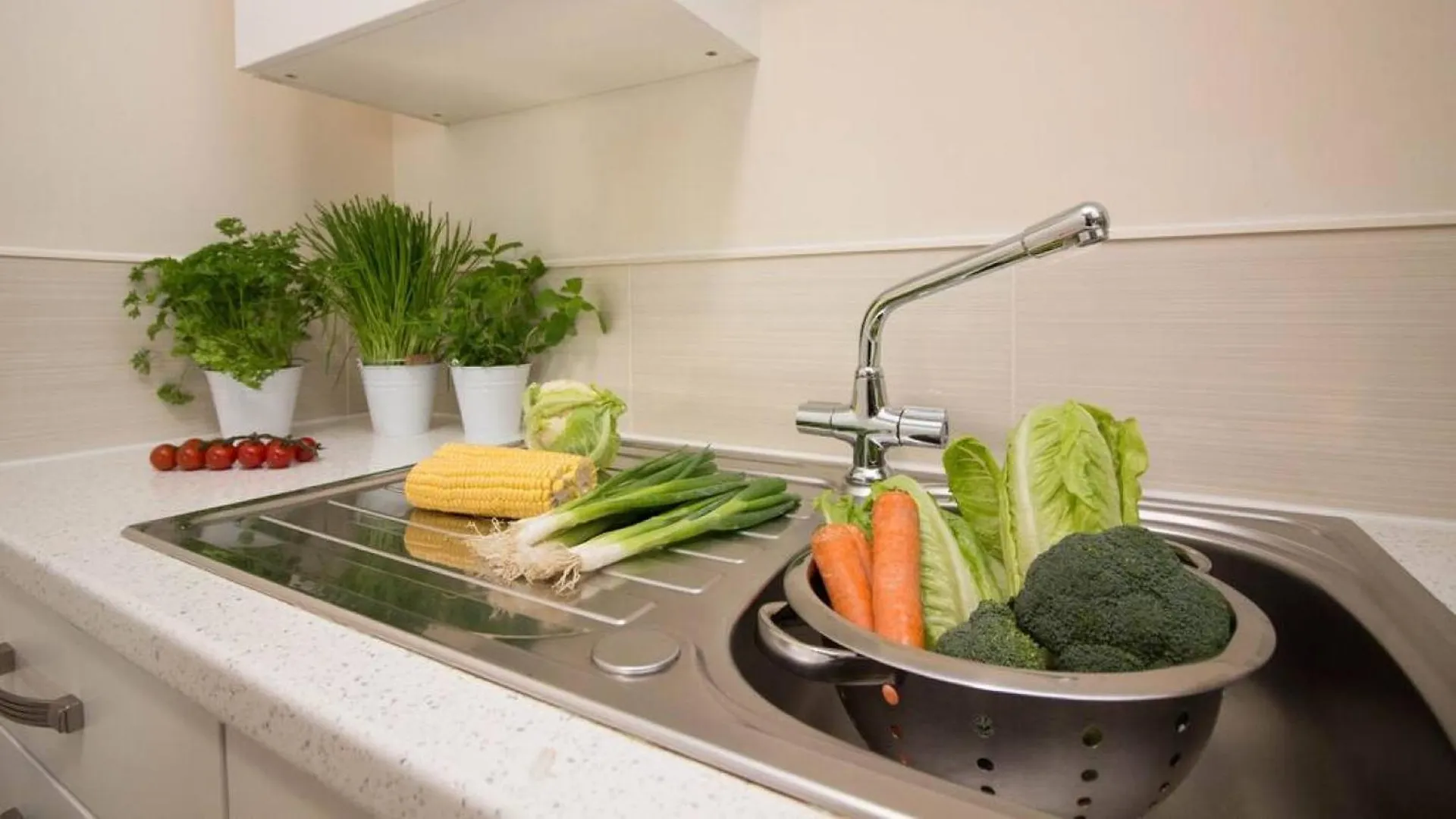 Stayzo Castle Point 18 Apartments - Premier Lodge Southampton United Kingdom