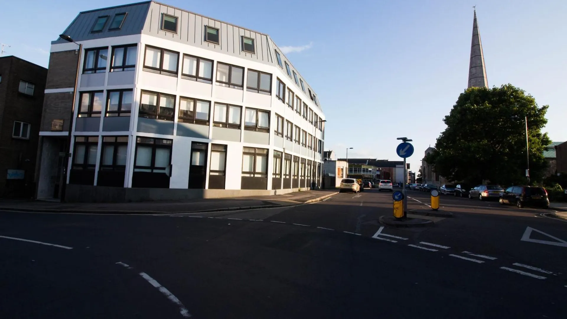 Stayzo Castle Point 18 Apartments - Premier Lodge Southampton United Kingdom