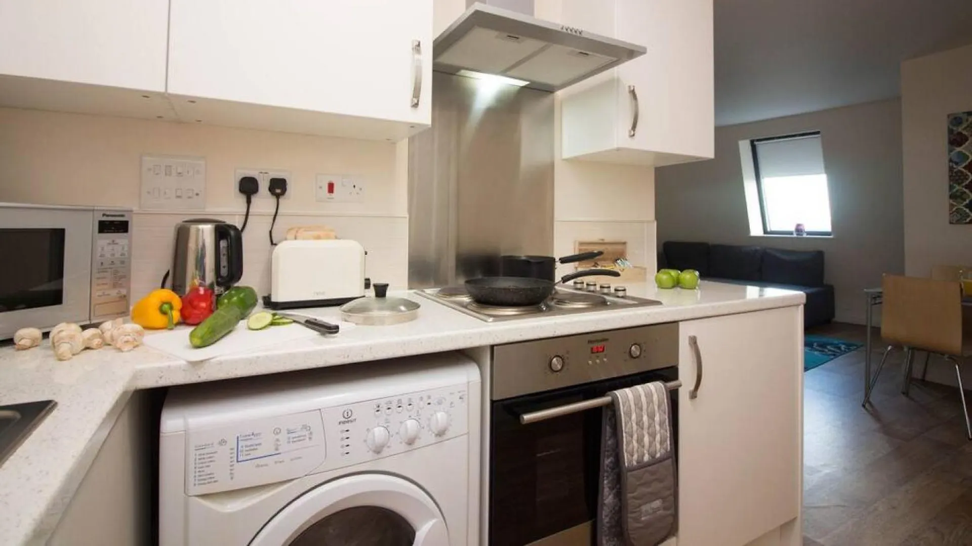 Stayzo Castle Point 18 Apartments - Premier Lodge Southampton United Kingdom